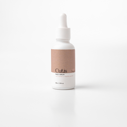 Cutis Serum Προσώπου με Βιταμίνη C, Πεπτίδια και Υαλουρονικό Οξύ 30 ml 