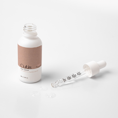 Cutis Serum Προσώπου με Βιταμίνη C, Πεπτίδια και Υαλουρονικό Οξύ 30 ml 